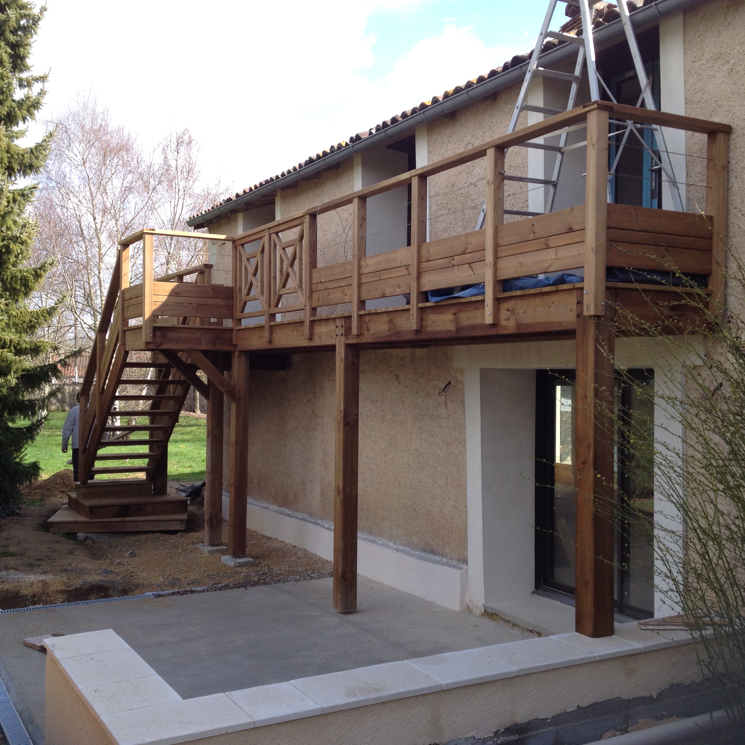 Escalier en bois extérieur