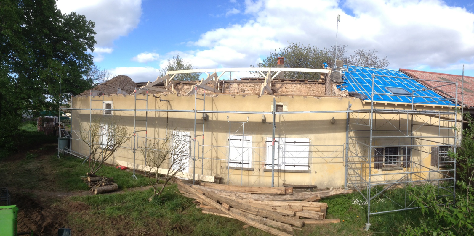 Début de chantier rénovation complète charpente